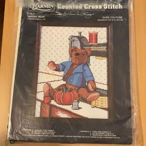CHARMIN VTG SEWING BEAR CROSS STITCH 1984 9x12